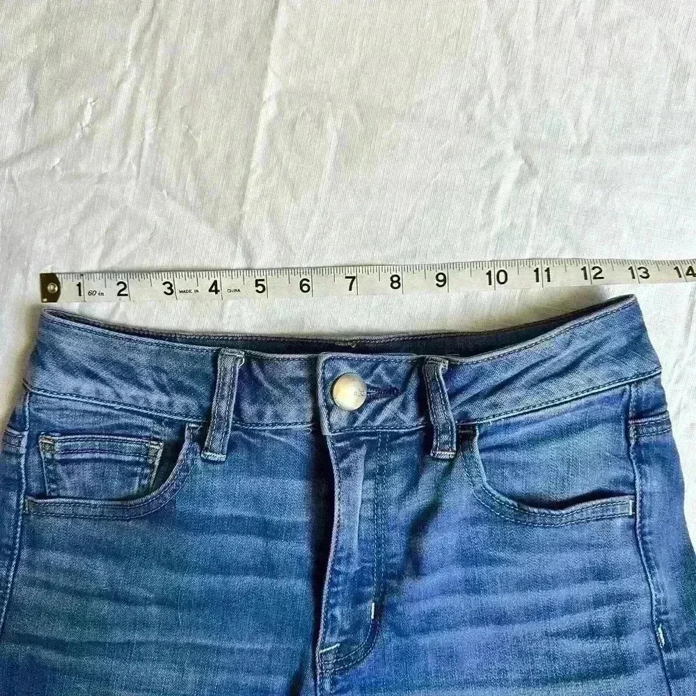 American Eagle Super Stretch Hi-Rise Shortie Denim Raw Hem Cuffed Shorts Size 0 - Picture 8 of 8